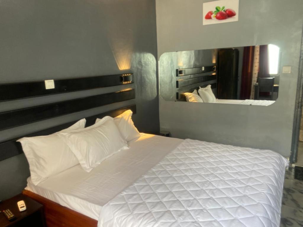 Sunrise Center Bonapriso 111 Hotell Douala Eksteriør bilde